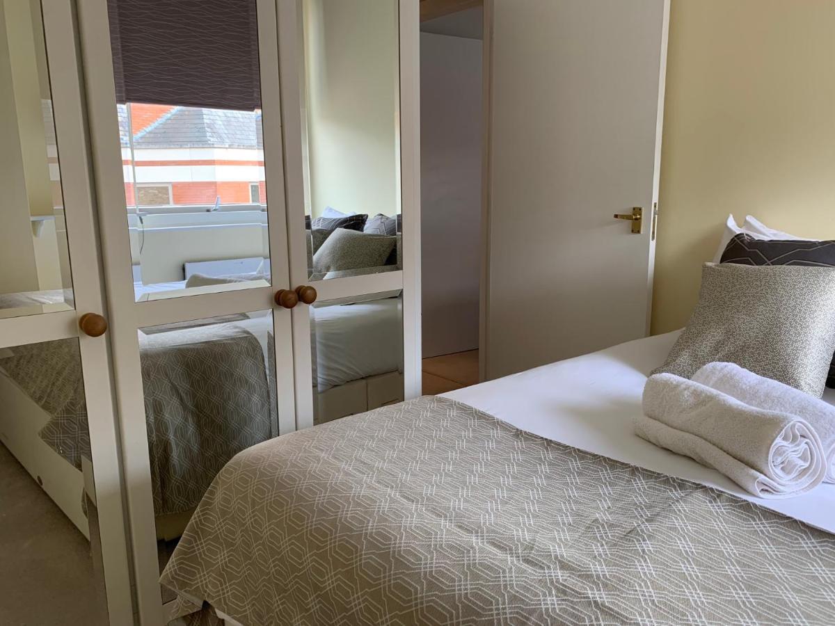 4 The Courtyard Central Windsor 2Br Exteriör bild