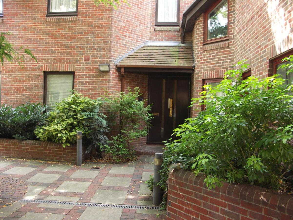 4 The Courtyard Central Windsor 2Br Exteriör bild